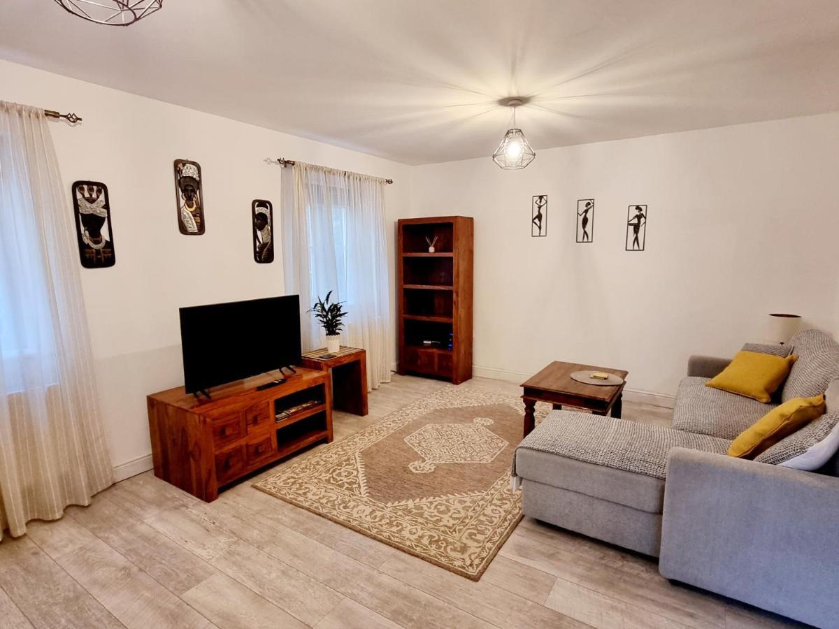 Spacious Two Bedroom Apartment With One Parking Space Thame Zewnętrze zdjęcie